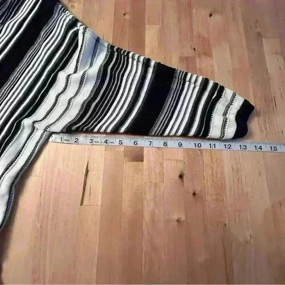 2 for$15 Lane Bryant Black White Stripe Dolman Sleeve V-Neck Sweater Size 14/16 - Picture 8 of 8